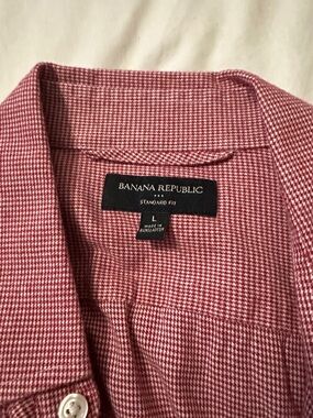 Banana Republic Red and White Houndstooth Button-Up